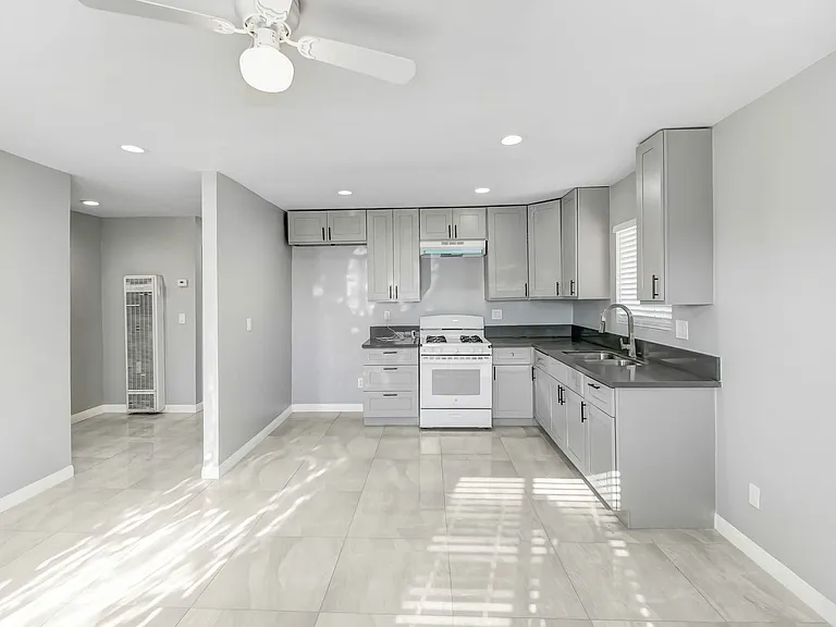4848 Doane Ave — Photo 5