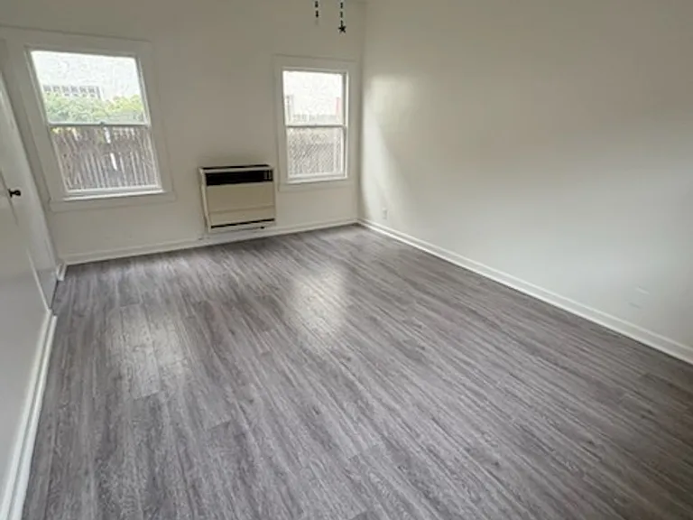 1058 Molino Ave — Photo 1
