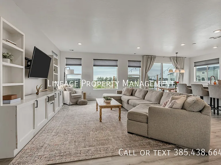 3056 S Shoreline Dr — Photo 3