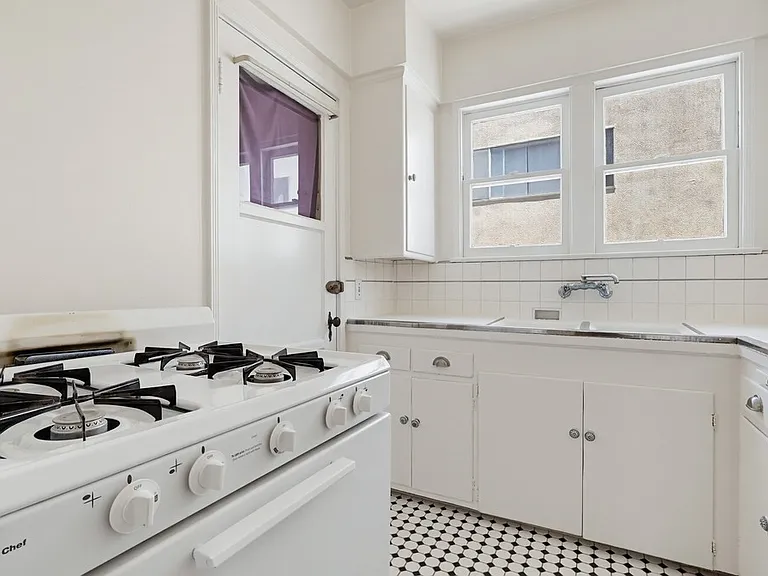 455 N Hayworth Ave — Photo 22
