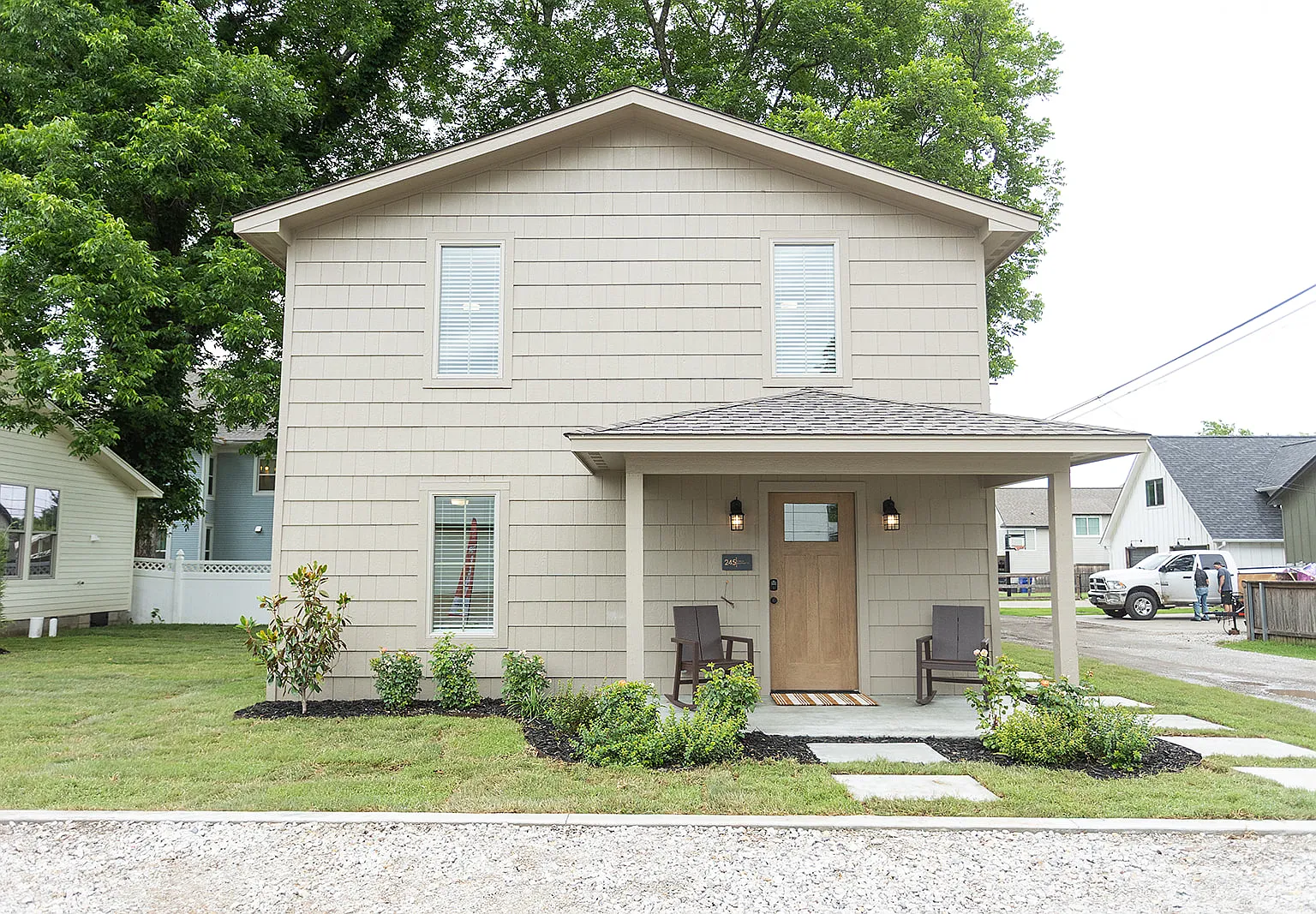 2 bed, 800 sqft, $2,000 — Photo 1