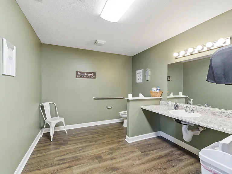 Spring Lake Apartments — Photo 28