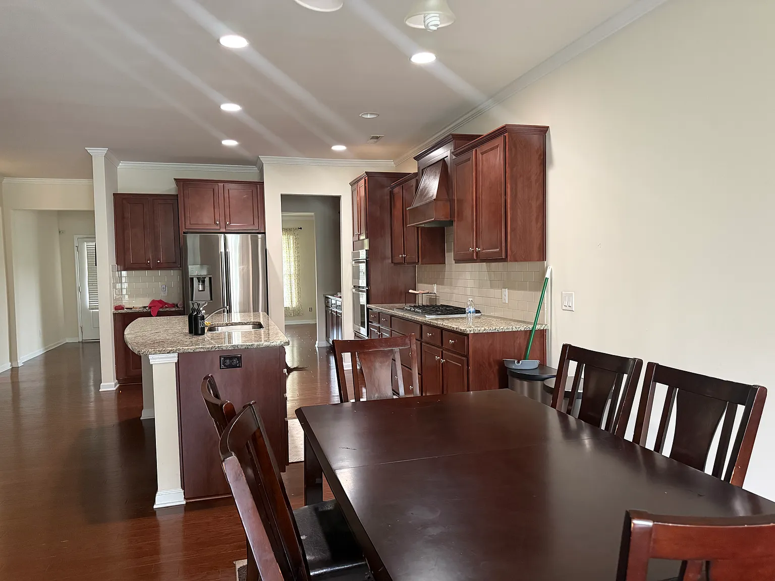 5 bed, 3179 sqft, $3,200 — Photo 3