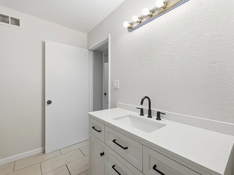 5943 Mack Rd — Photo 27