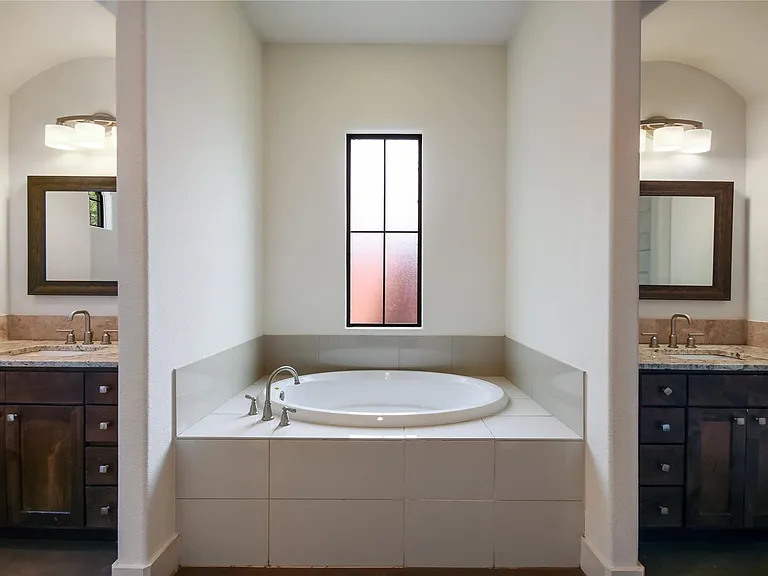 18400 Lakepoint Cv — Photo 18