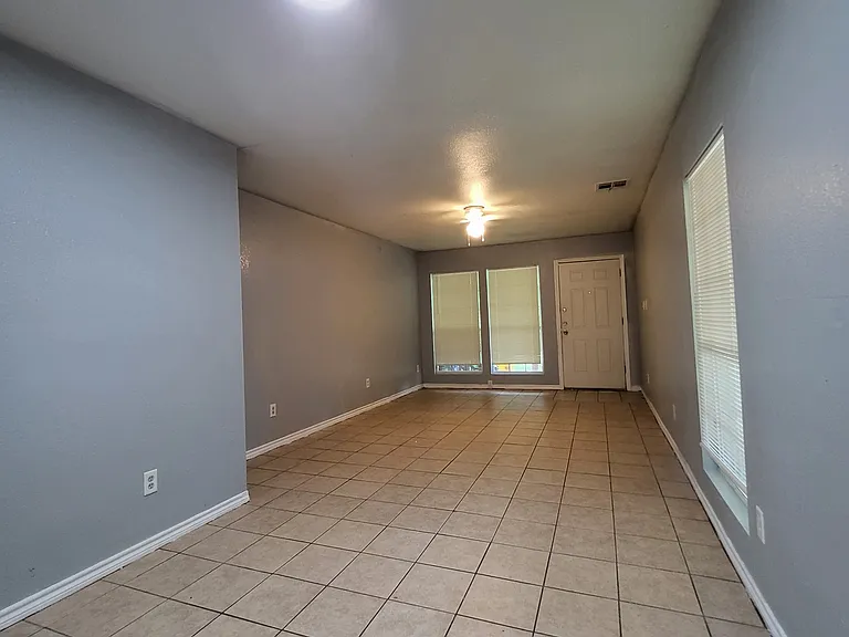 1613 Walton Walker Dr #A — Photo 10