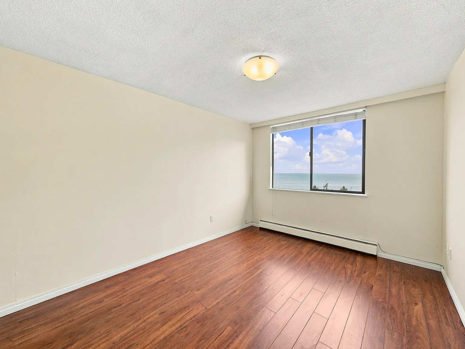 2 bed, 886 sqft, $2,950 — Photo 2