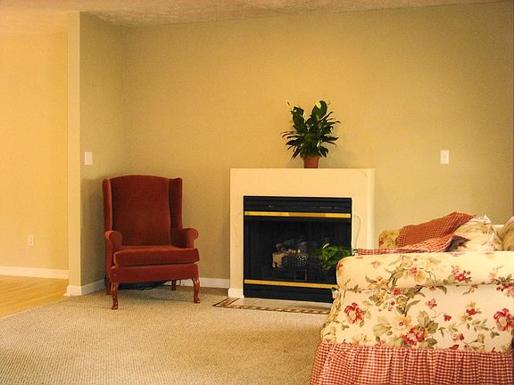 Living Room with gas log fireplace