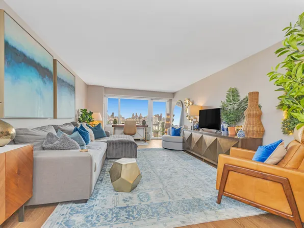 118 East 60th Street image 1 of 13