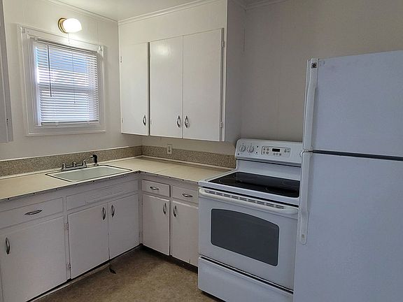 2nd image of 217 Fillmore St #B