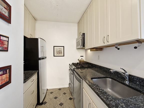 3rd image of 160 E 38th St APT 28F