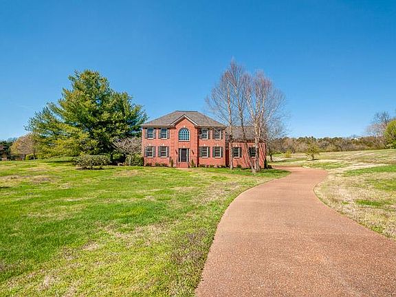 2nd image of 1446 Mayberry Ln