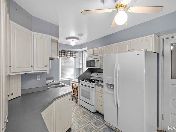 5th image of 315 Richarz Dr