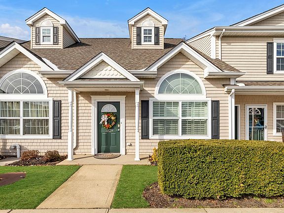 3rd image of 1029 Willow Ln #1029