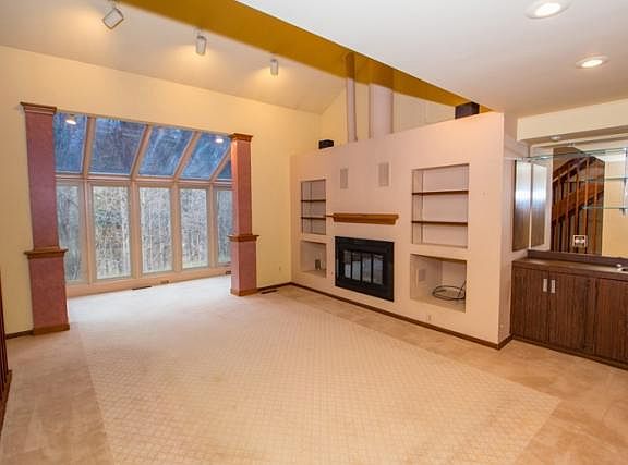 3rd image of 804 Trailridge E