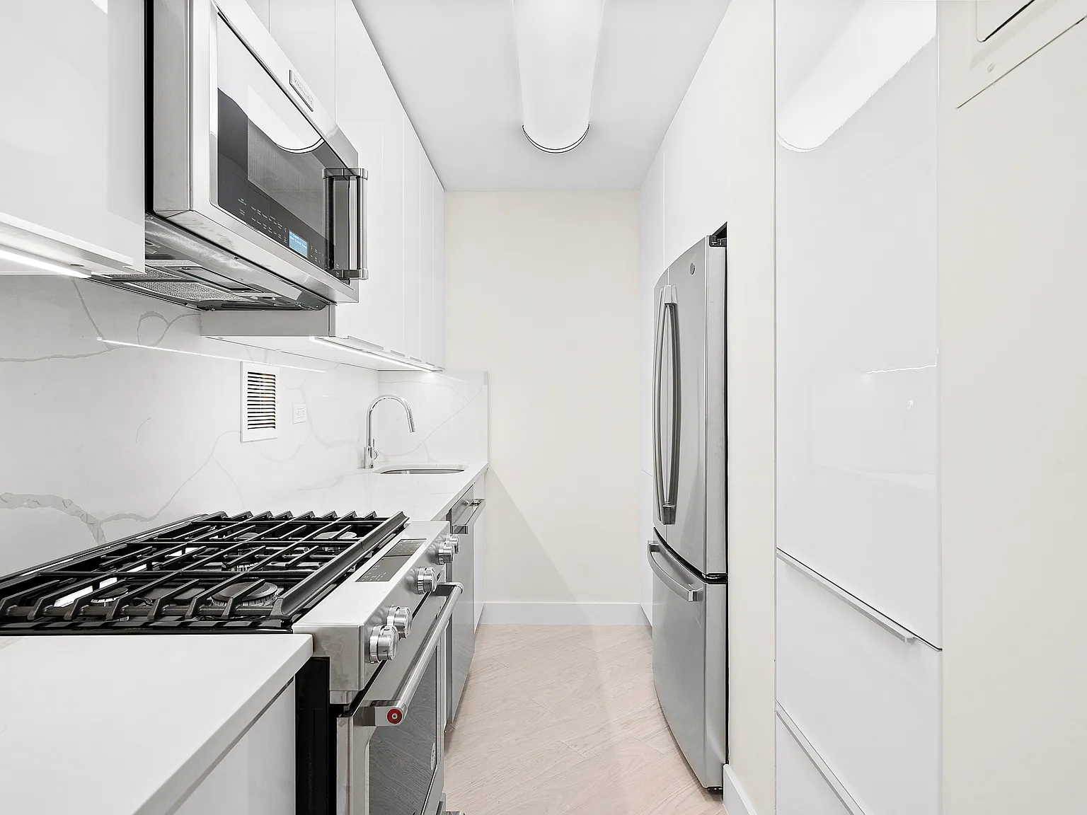 330 East 38th Street — Photo 2