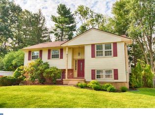 911 Deland Ave, Cherry Hill, NJ 08034