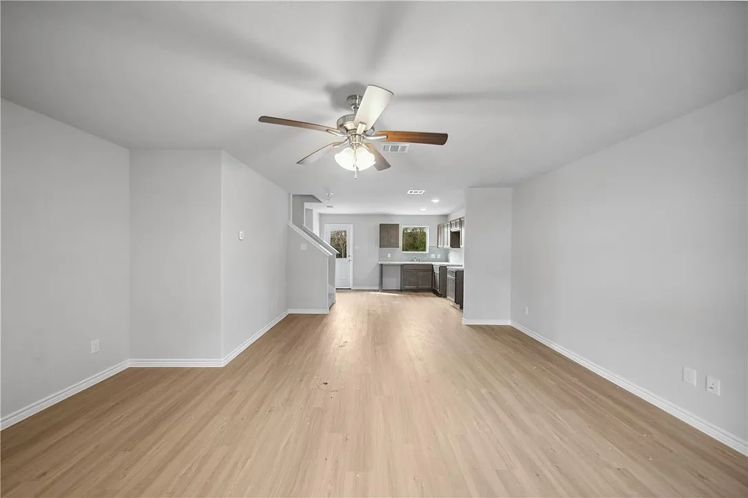 4 bed, 2.5 bath, 1549 sqft, $1,900 — Photo 2