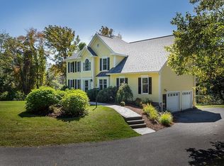 31 Edgewood Rd, Southborough, MA 01772