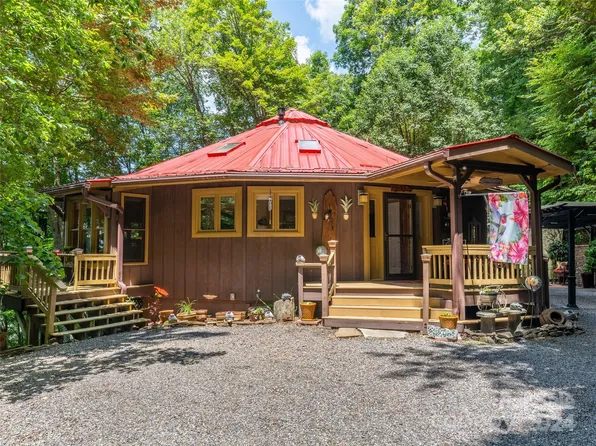 19 Winter Ln, Clyde, NC 28721