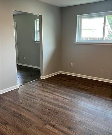3rd image of 727 Radiance Ave