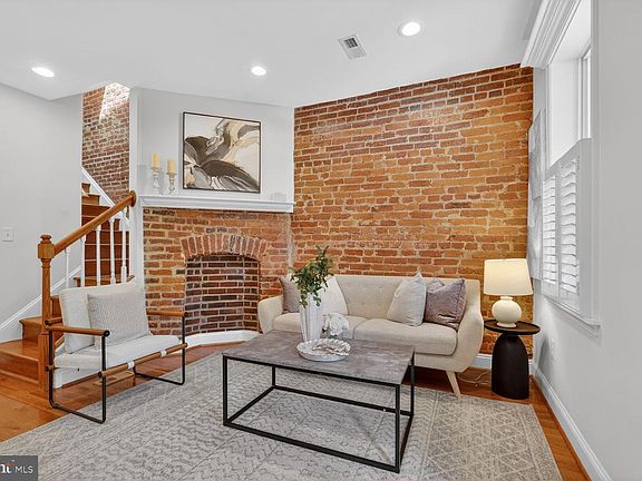 4th image of 1428 C St SE