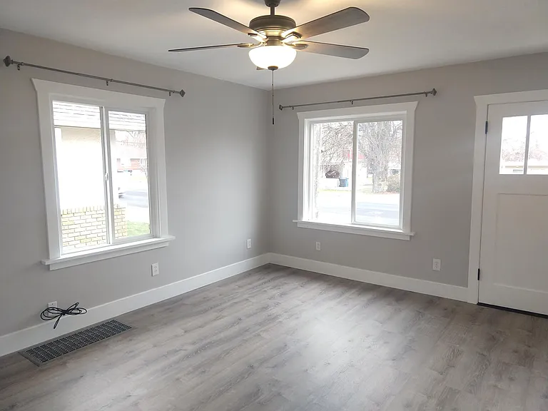 427 E Center St — Photo 2