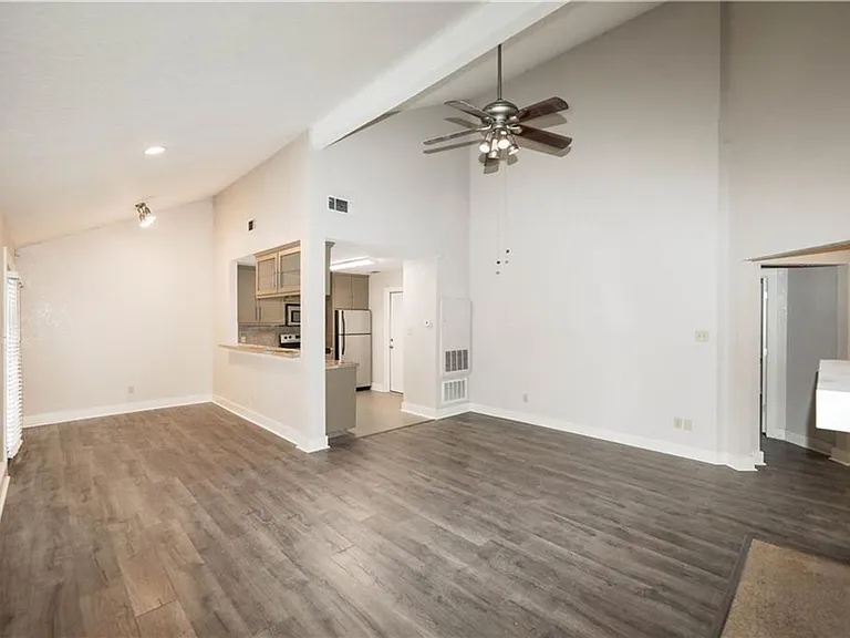 1302 Danbury Sq #A — Photo 10