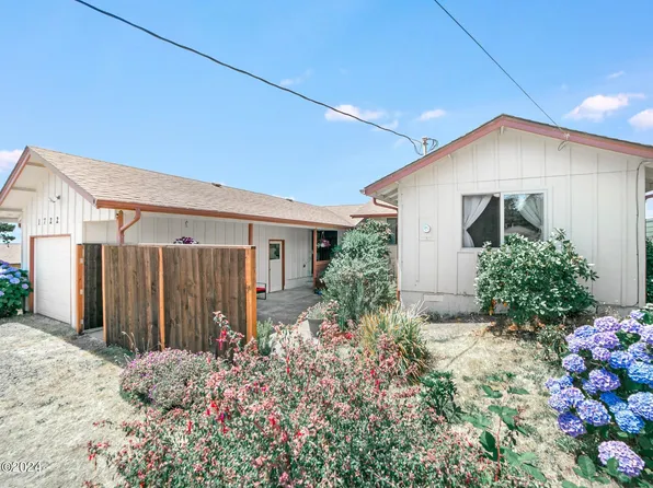 1722 NW Carter Ct, Waldport, OR 97394