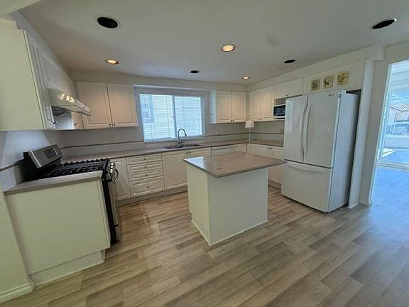 5th image of 16XX Plateau Cres
