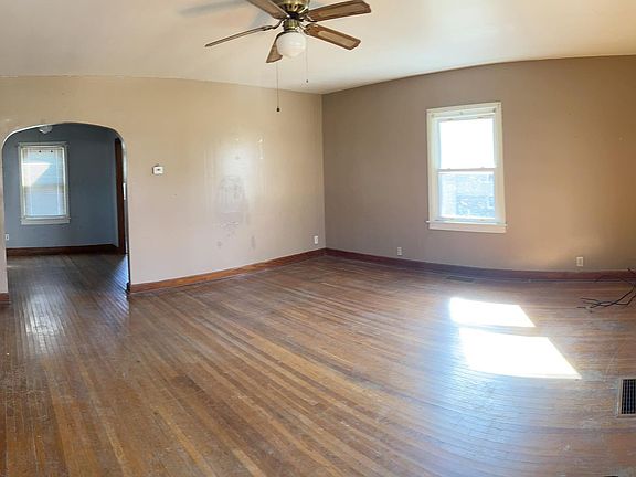 3rd image of 309 E Pine St