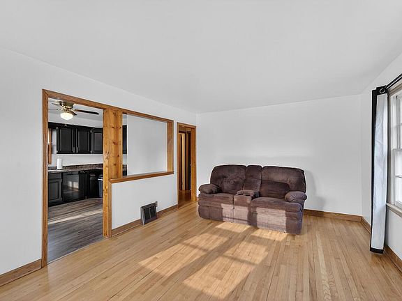 2nd image of 1504 Russet STREET