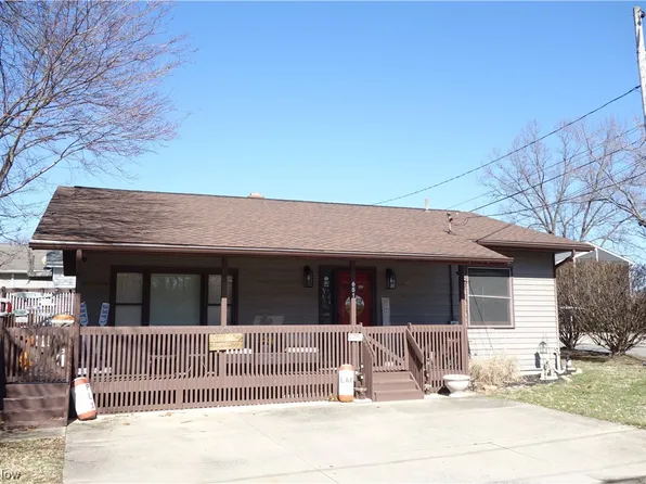 651 Roe Dr, Akron, OH 44319