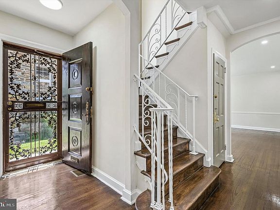 2nd image of 2404 Golf Rd