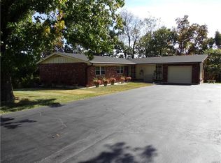 5300 Whitecliff Ln, High Ridge, MO 63049