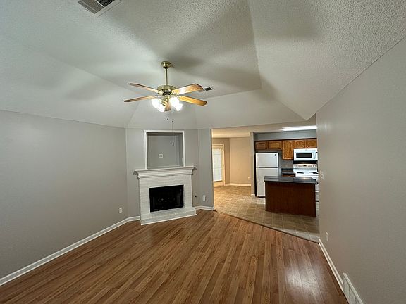 5th image of 1098 Breezy Valley Dr