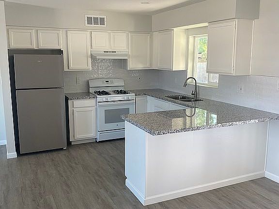 3rd image of 2311 E Maryland Dr