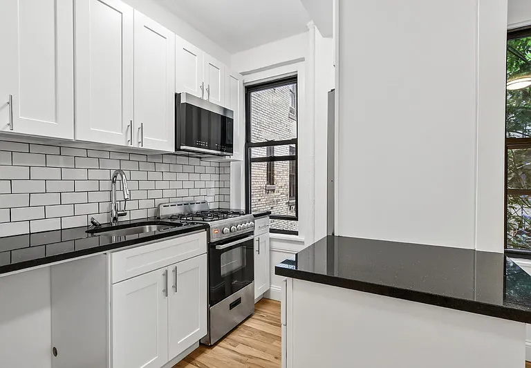 52 Clark St #3P — Photo 6