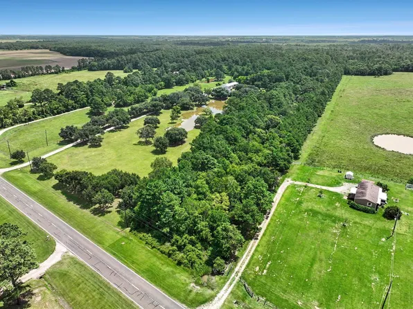 9 Fm 563, Anahuac, TX 77514