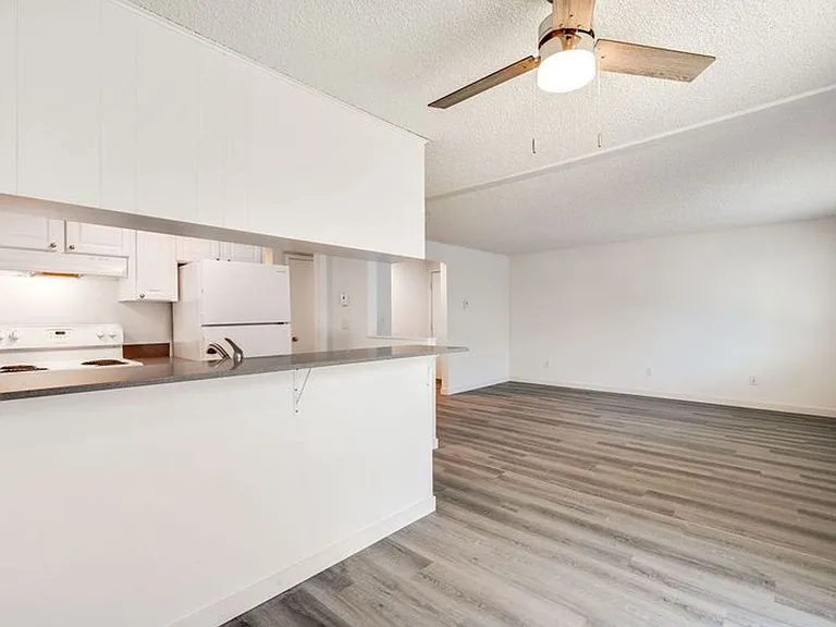 Riverside Village - 2 bedroom units - Auburn - RENOVATED — Photo 5