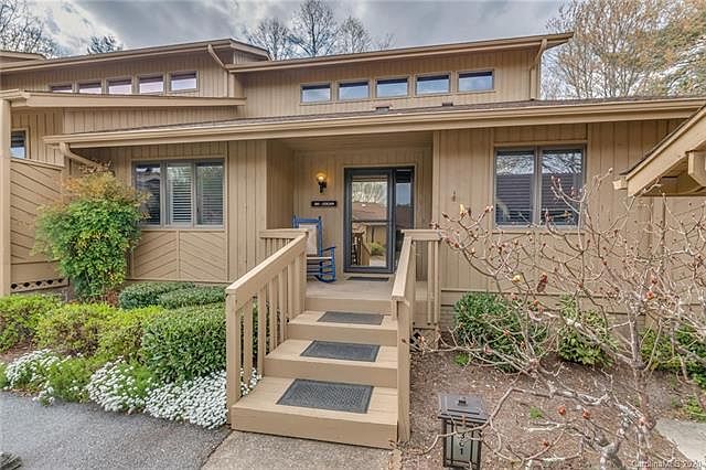 1st image of 301 Red Oak Dr