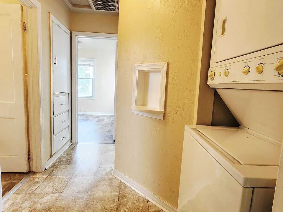 1st image of 2407 SW B Ave
