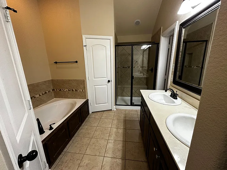 528 Stockton Dr — Photo 9