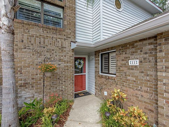 2nd image of 11 Sycamore Cir