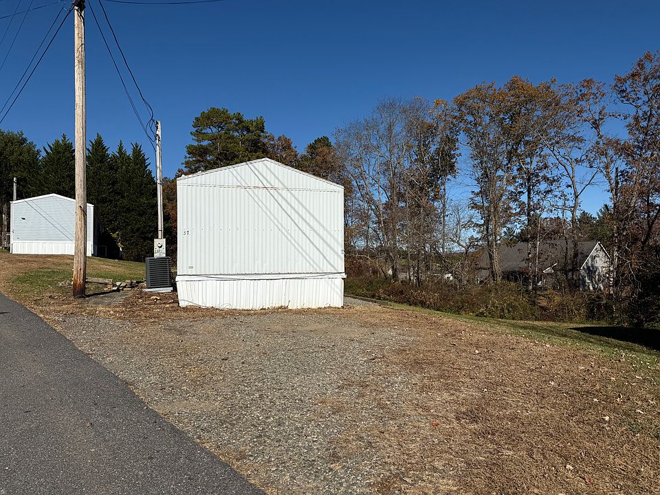 Parking area - allows 2 smaller cars