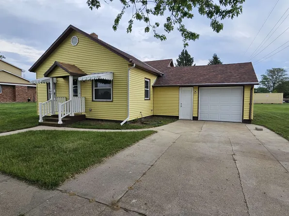 103 S 4th St, Plainview, NE 68769