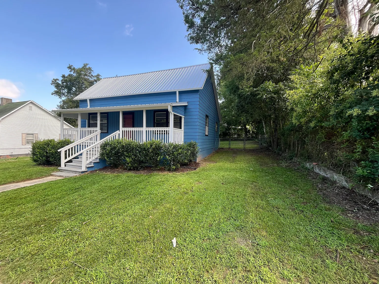2 bed, 1.5 bath, 951 sqft, $1,300 — Photo 1