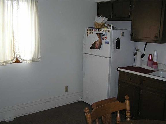 5th image of 73-75 Boyd Dr