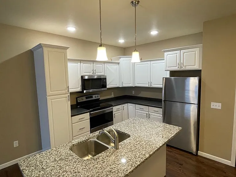Grasslands Apartments — Photo 2