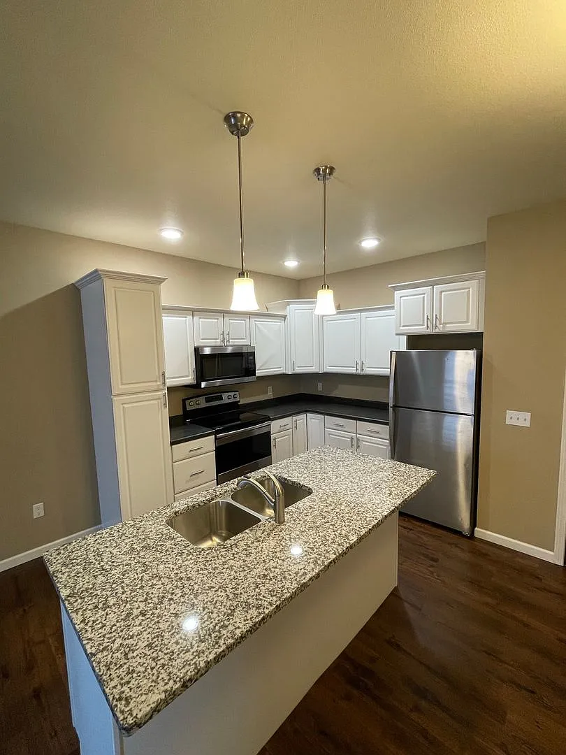 Building Photo - Grasslands Apartments